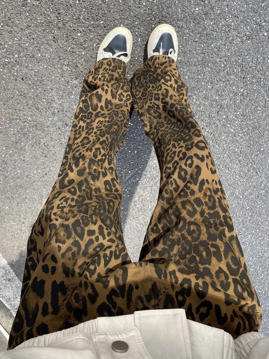 

American Retro Leopard Print Men's Jeans High Street Vibes Knife Cleanfit Elevated Flared Pants Straight Cut Loose Fit