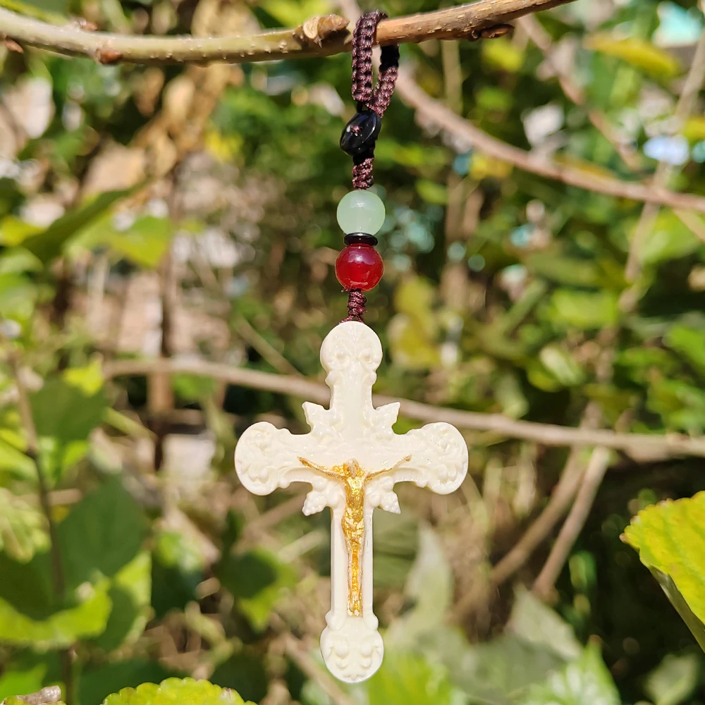 2.2 Inch Resin Jesus Cross Pendant, Classic Theme, Artistic Style, Suitable for Office Decorations, Hanging Decorations, Christmas Ornaments, Keychains, Housewarming Gifts, Back-To-School Season Gifts, Study Room Decorations