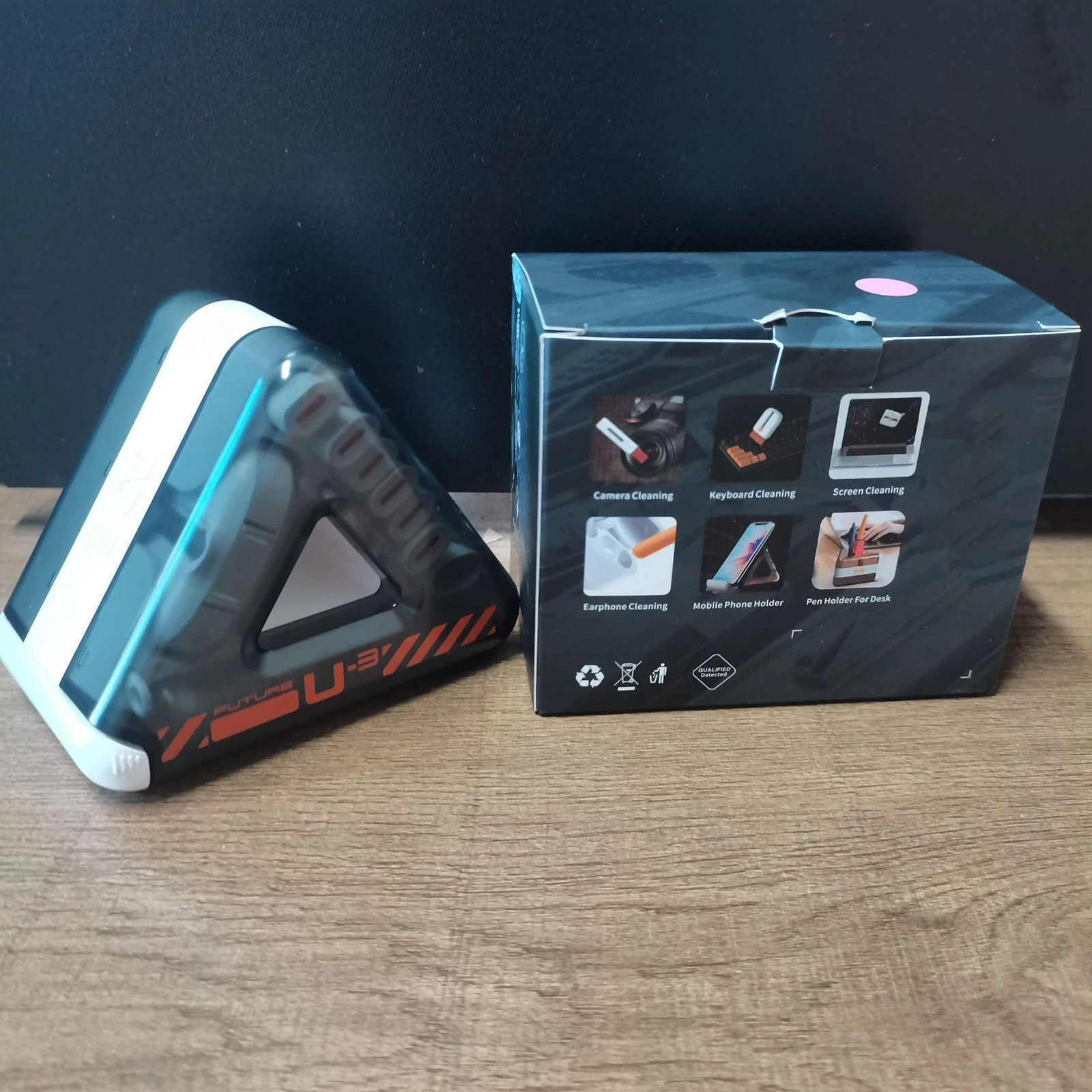 

Многофункциональный набор для чистки электроники 25-в-1: инструменты для планшетов, ПК, объективов камер, наушников, мониторов