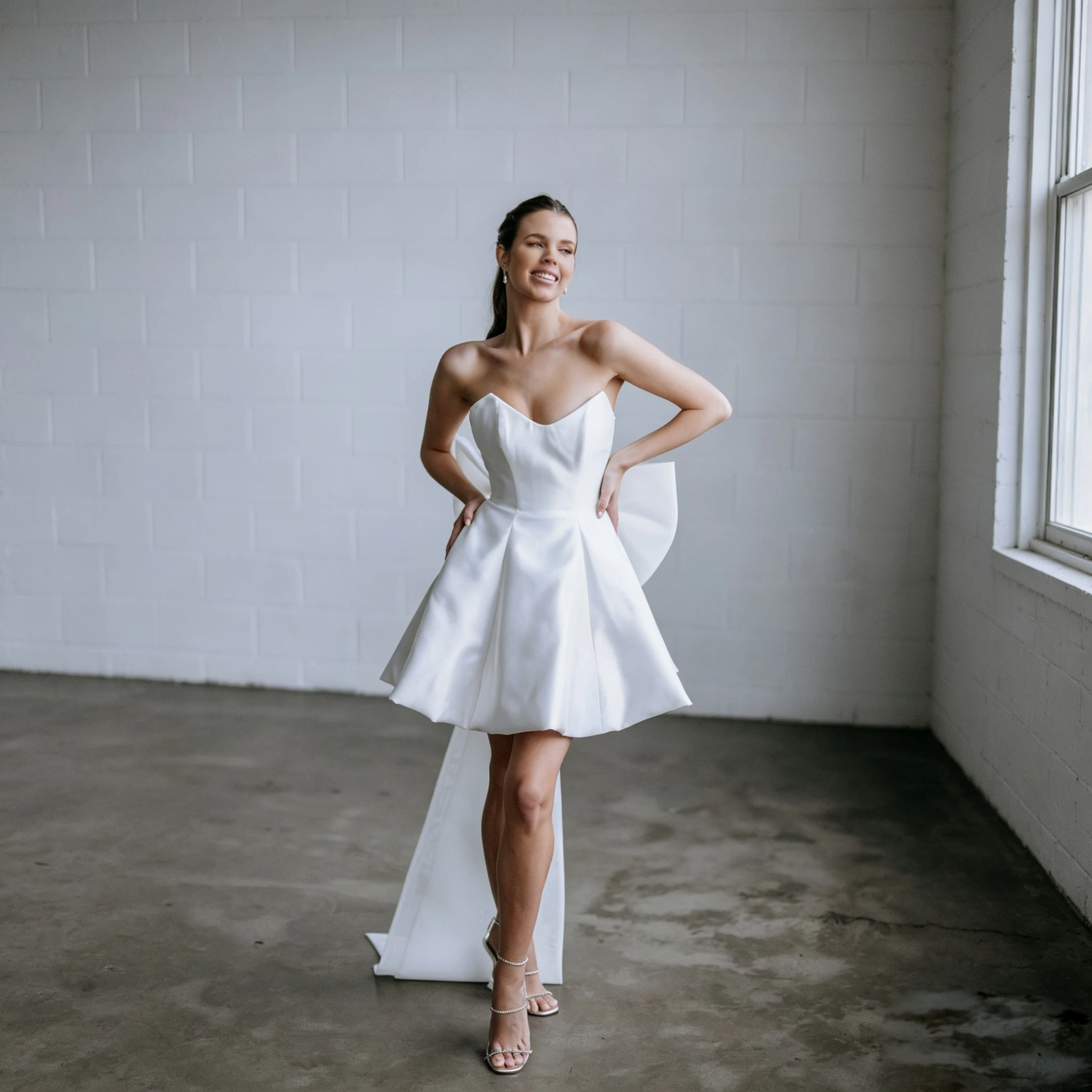Strapless Sweetheart White Satin Short Wedding Dress Big Bow Back Pearl Buttons Mini Bridal Gown with Long Train for Civil Party