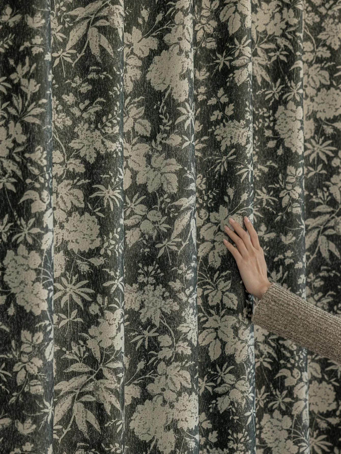 

American Retro Green Full Blackout Curtain, Color-woven Jacquard Chenille, Modern And Simple Style With A Sense Of Luxury
