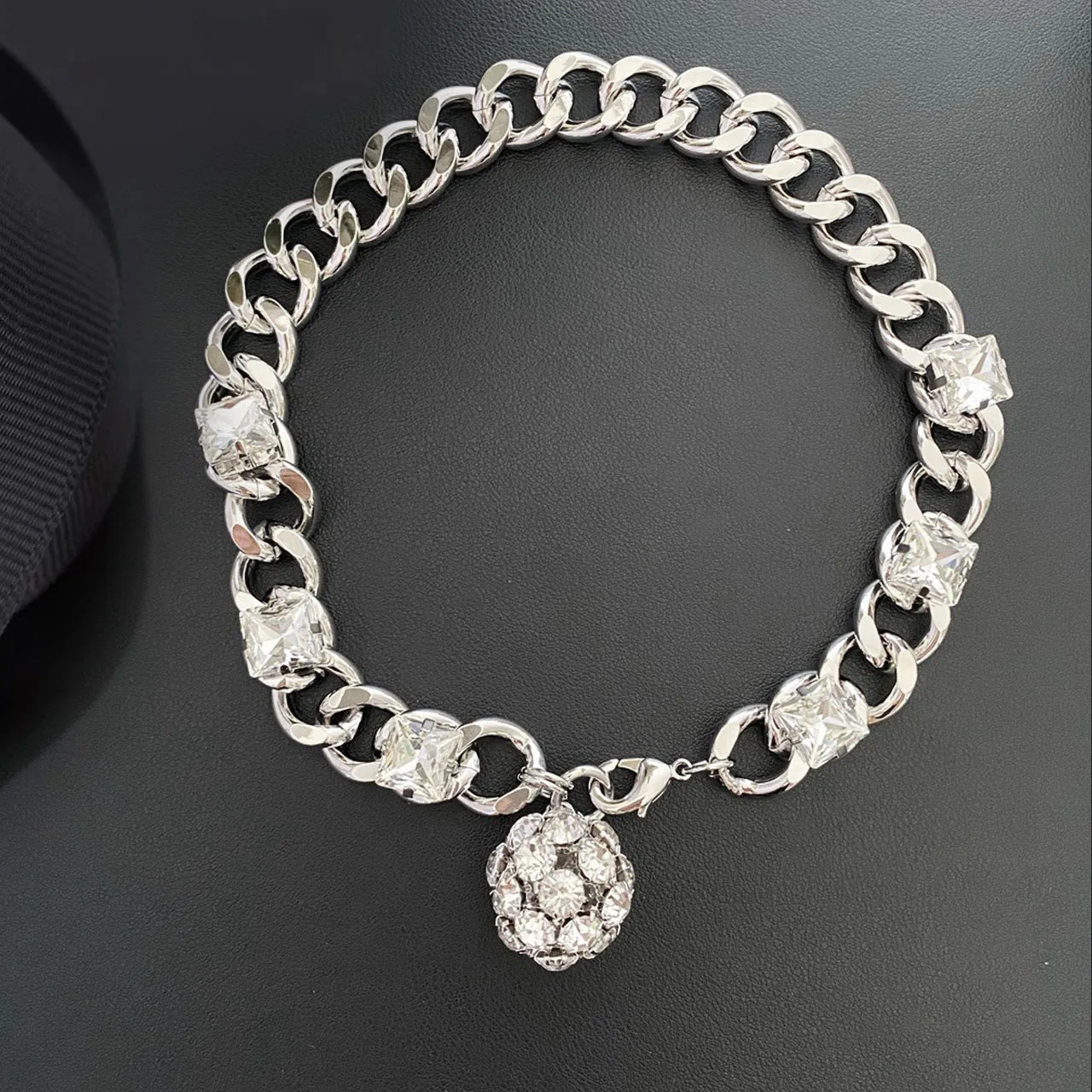 

Jewelry & Accessories Casual Fashion Style Square Crystal Inlaid Thick Chain Short Necklace As A Team Gift For Women
