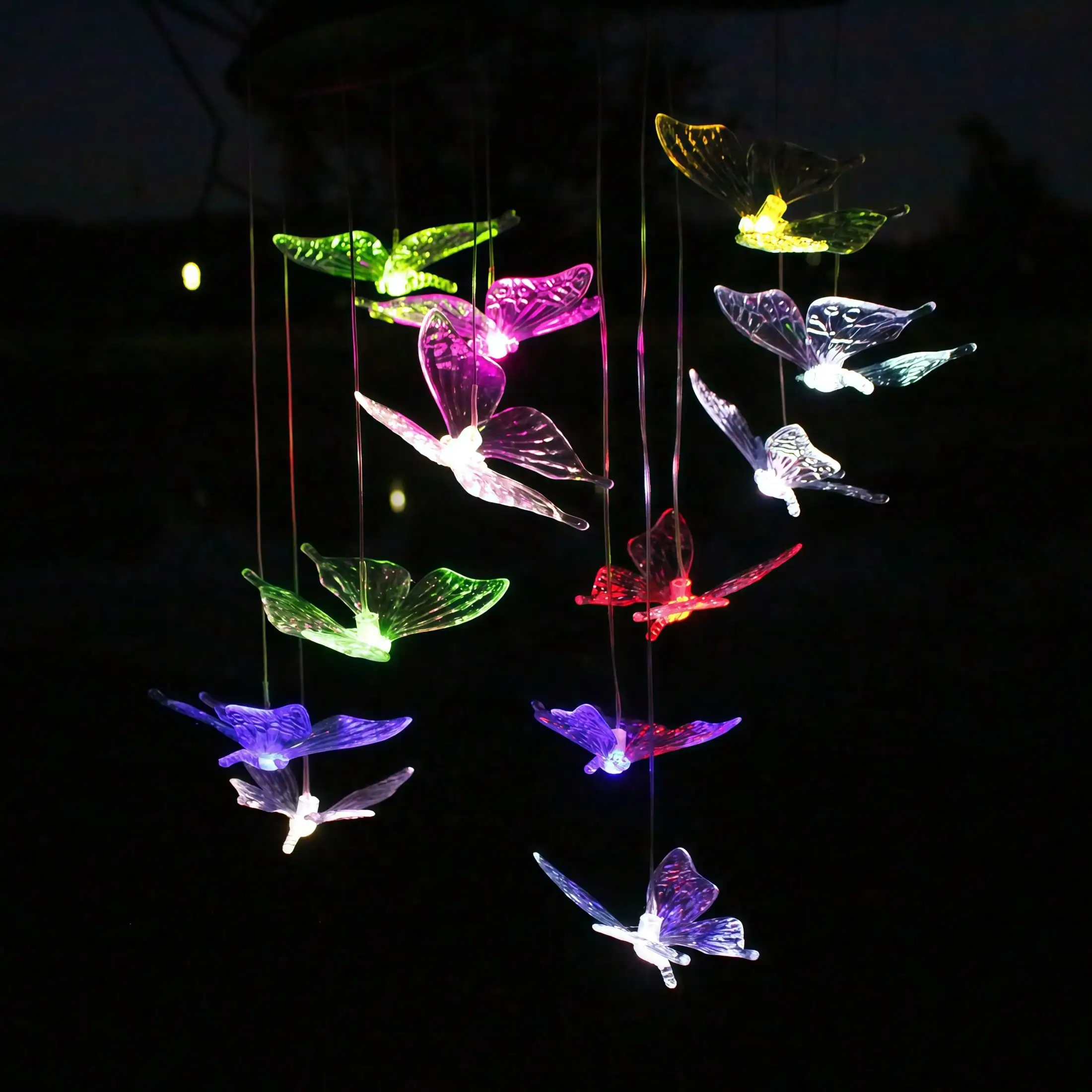 ضوء معلق على شكل فراشة تعمل بالطاقة الشمسية، مصباح ديكور للحديقة خارجي مقاوم للماء، ضوء ساحة متغير لون عيد الميلاد