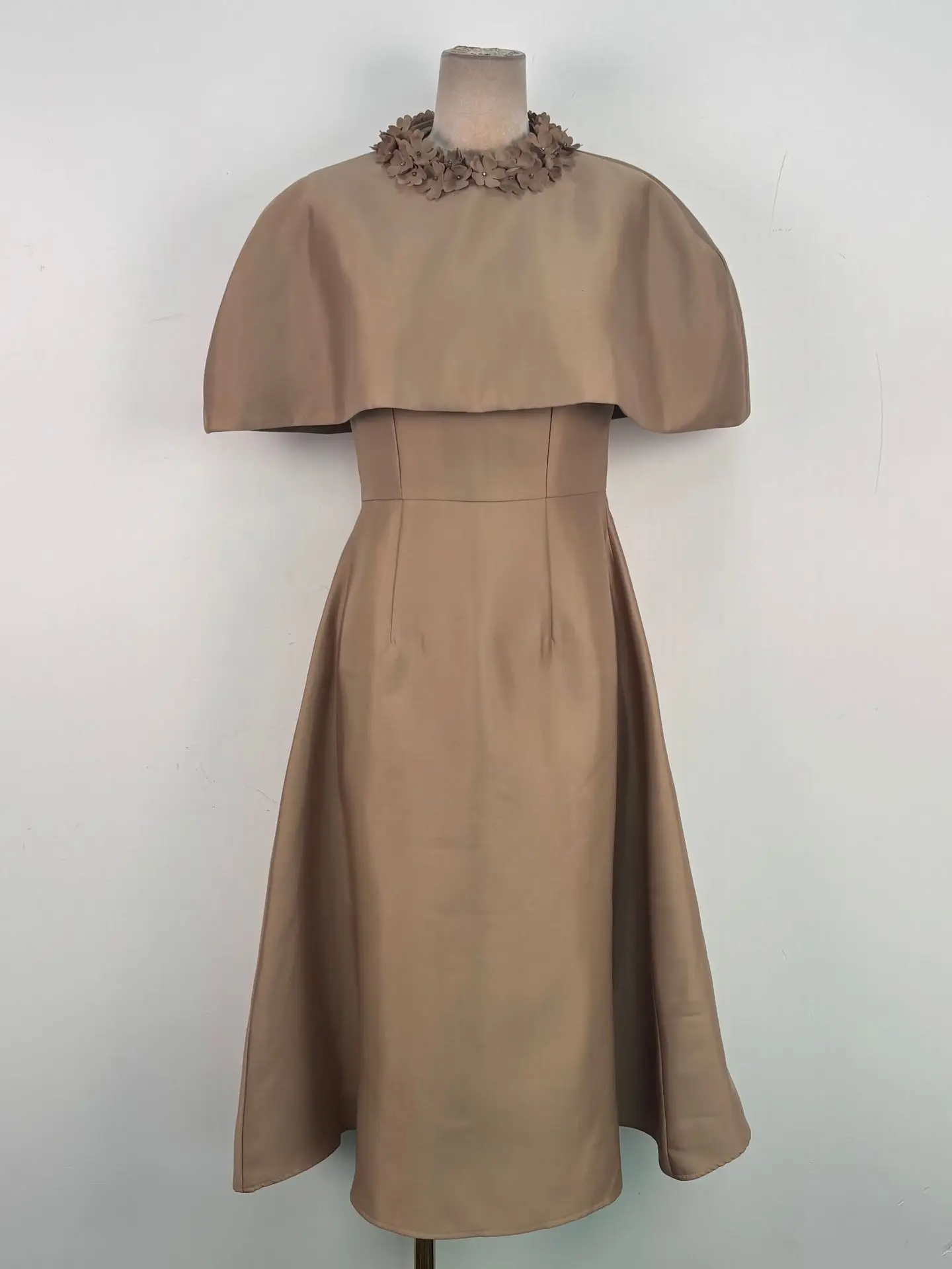 BEWQ 패션 여성 우아한 드레스 O넥 숄 새틴 하이웨이스트 민소매 단색 이브닝 파티 드레스 2026 봄 신상