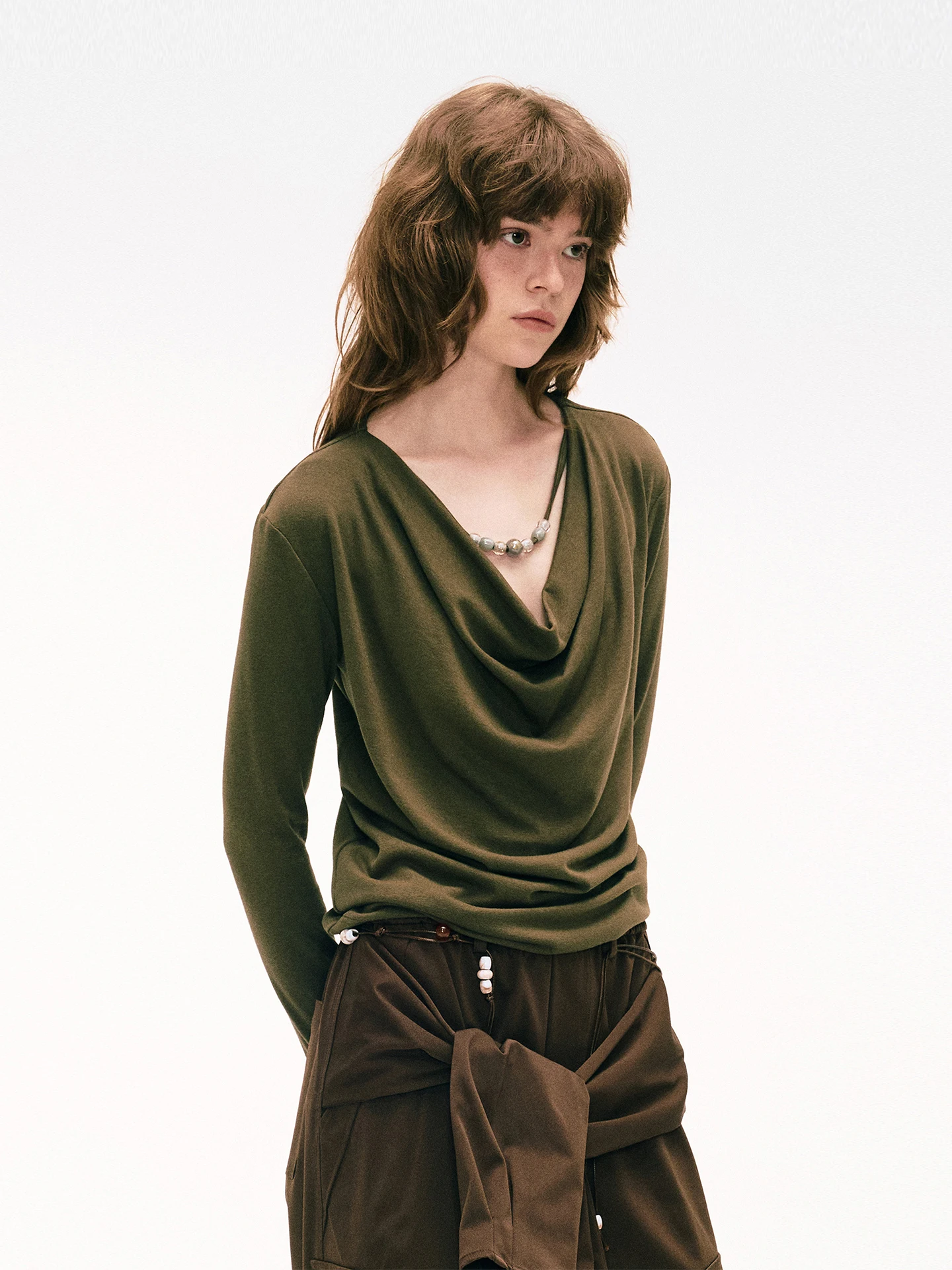 

Женская летняя футболка с длинным рукавом, эластичным воротом, бисерным декором и влагоотводящим эффектом для повседневной носки