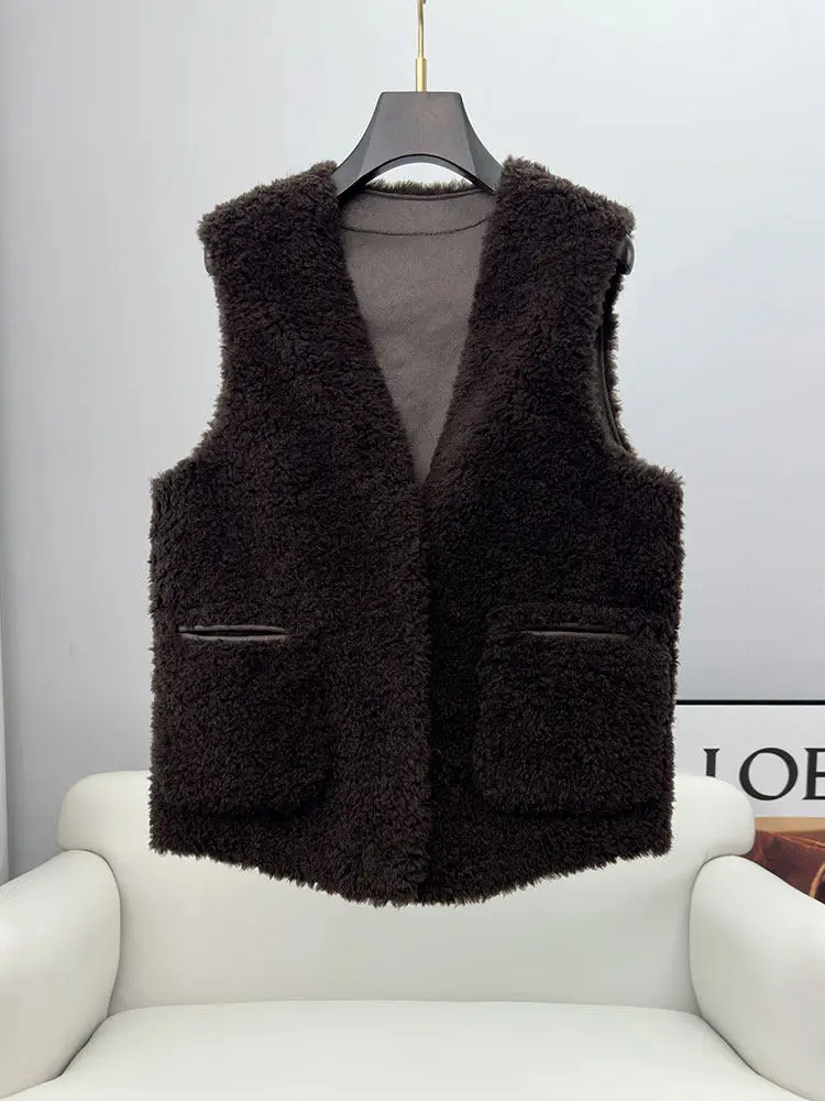 100 Lambskin fur vest coat, a fashionable and versatile young style. New short V-neck women's cashmere vest