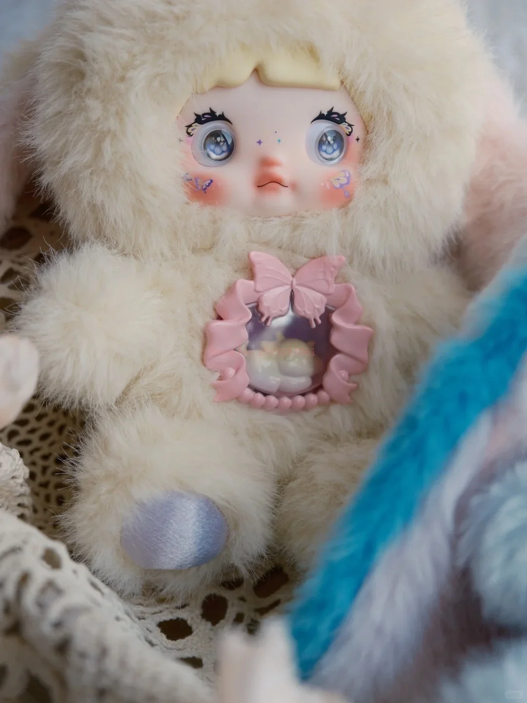 Kotak Buta Mewah Seri Dunia Fantasi Nommi V6 Asli Kotak Kejutan Boneka Kawaii Dekorasi Liontin Mode Hadiah Ulang Tahun Anak Perempuan