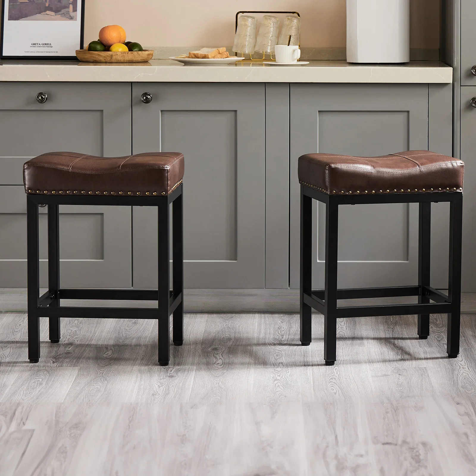 

Bar Stools Saddle-Style Pu Leather Upholstered Chair Counter Height Bar Stools with Metal Base Saddle Stools For Kitchen