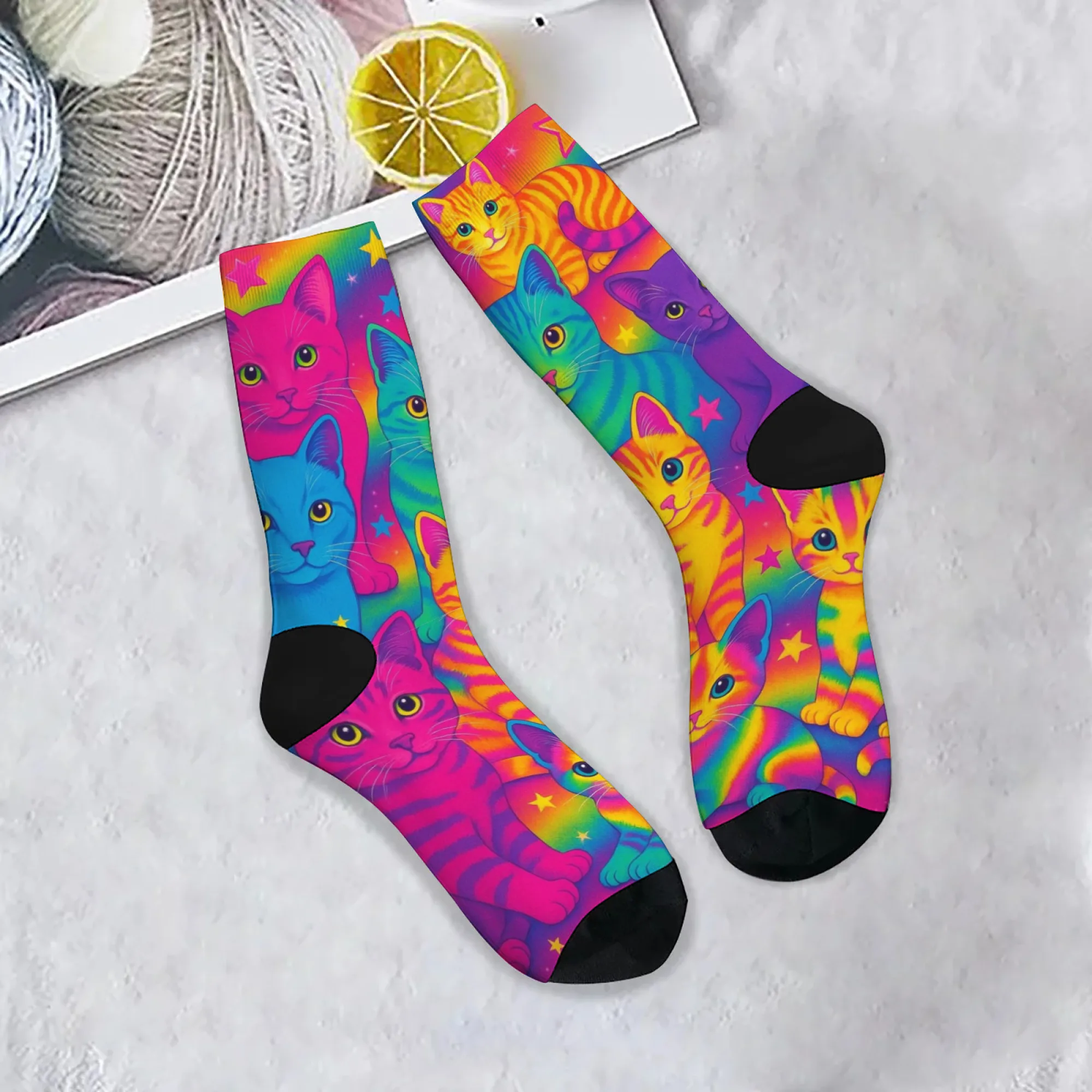 Une illustration de chat colorée et fantastique imprimer nouveauté drôle chaussette pour hommes Harajuku style rétro décontracté mode chaussette joyeux cadeau