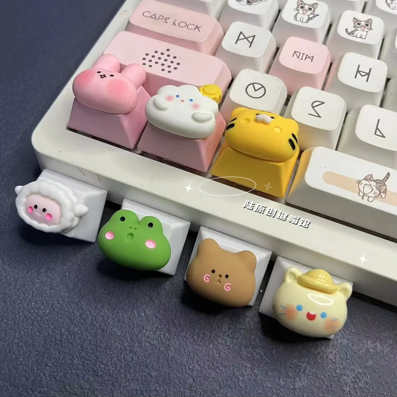 

Cute Little Animal Keycaps with Personalized ABS 1.25U Nail Art Height Increasing Keycaps and Mechanical Keycaps for Ctrl/alt