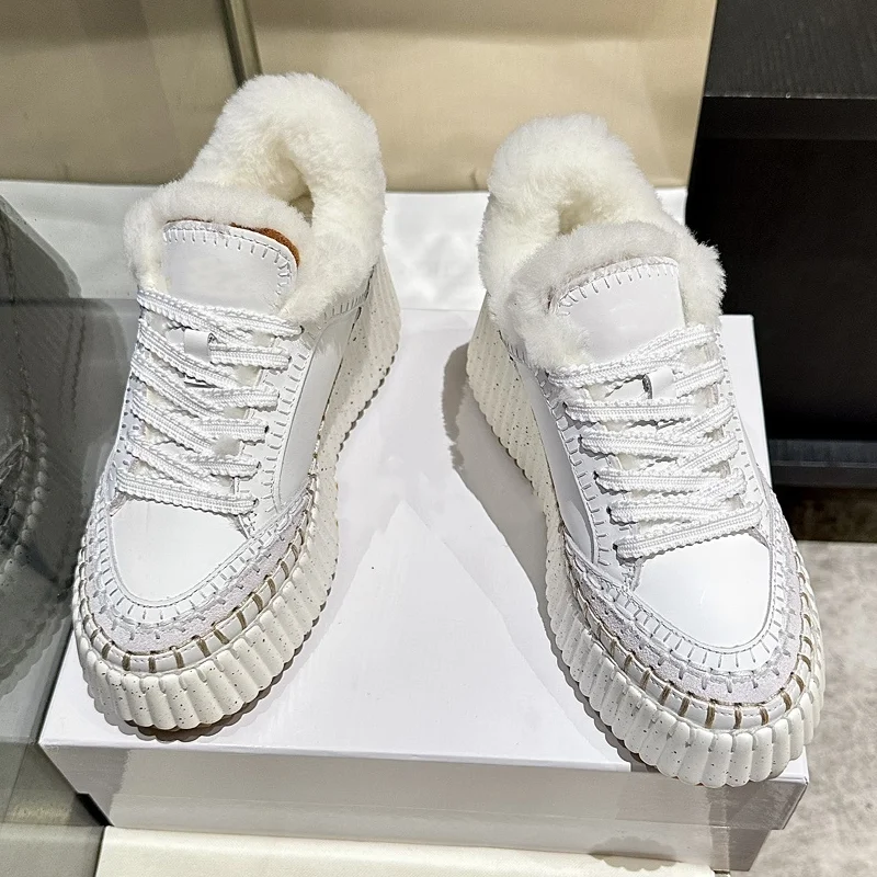 Nuevos zapatos informales de lana de alta calidad para mujer con suela gruesa de espuma de alta densidad de piel de vaca cómodos para invierno 25110906