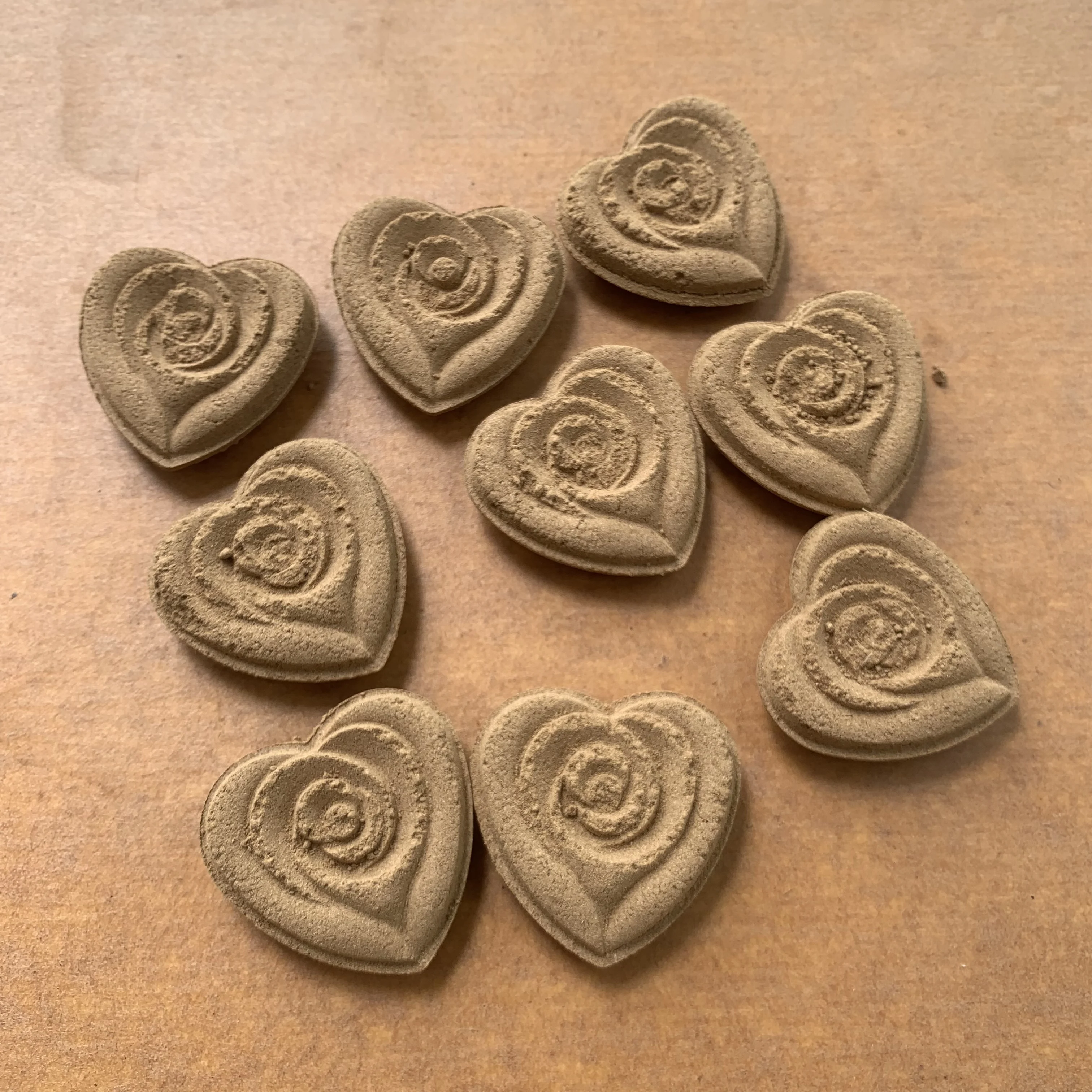 قلب الورد شكل العود الطبيعي البخور 100% اليدوية رائحة العود الجيدة هدية عيد ميلاد هدية عيد الحب هدية الزفاف هدية عيد