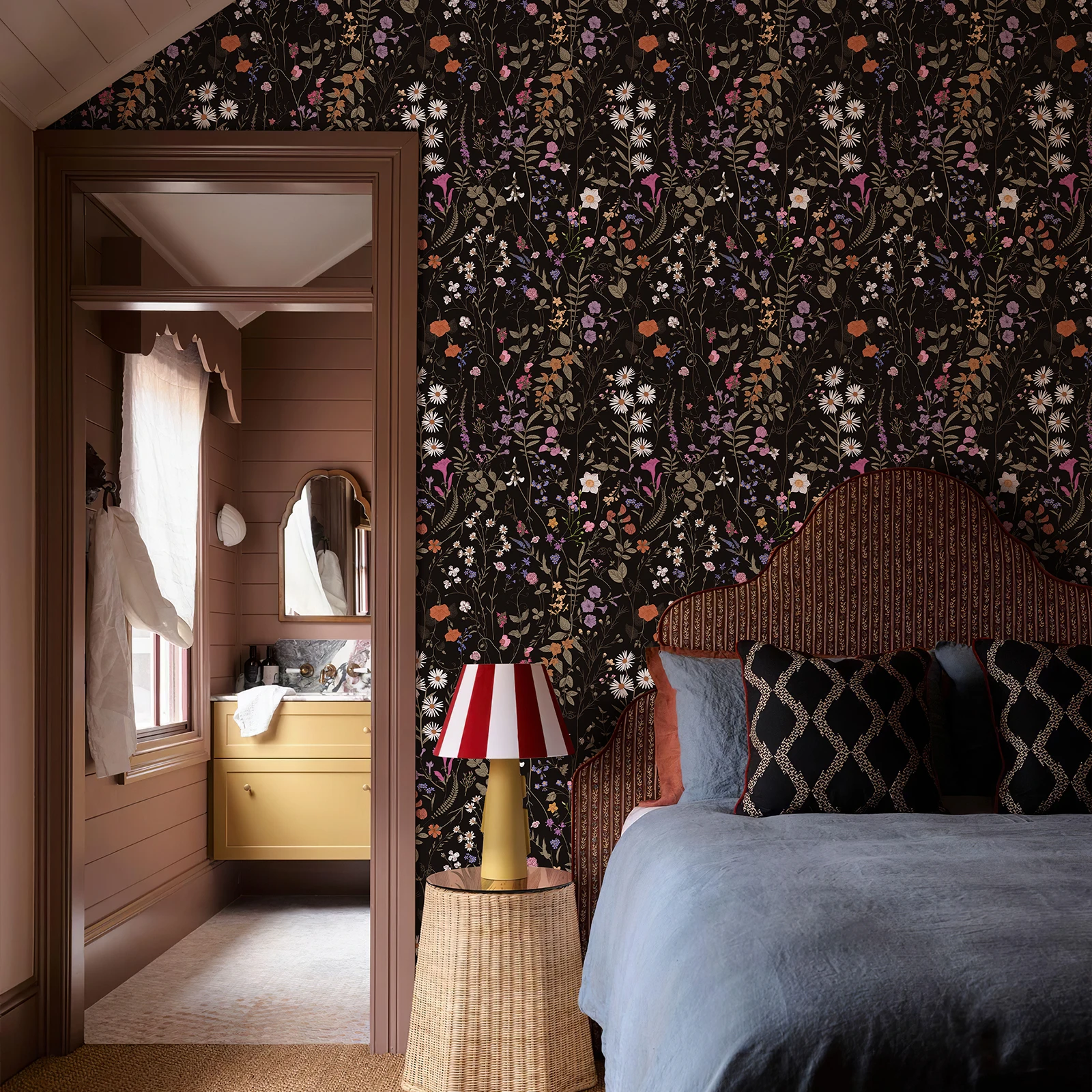 

1 рулон 44 см x 300 см, черный цветущий цветок, ПВХ обои, современные водонепроницаемые виниловые обои для гостиной, офиса, стены с клеем