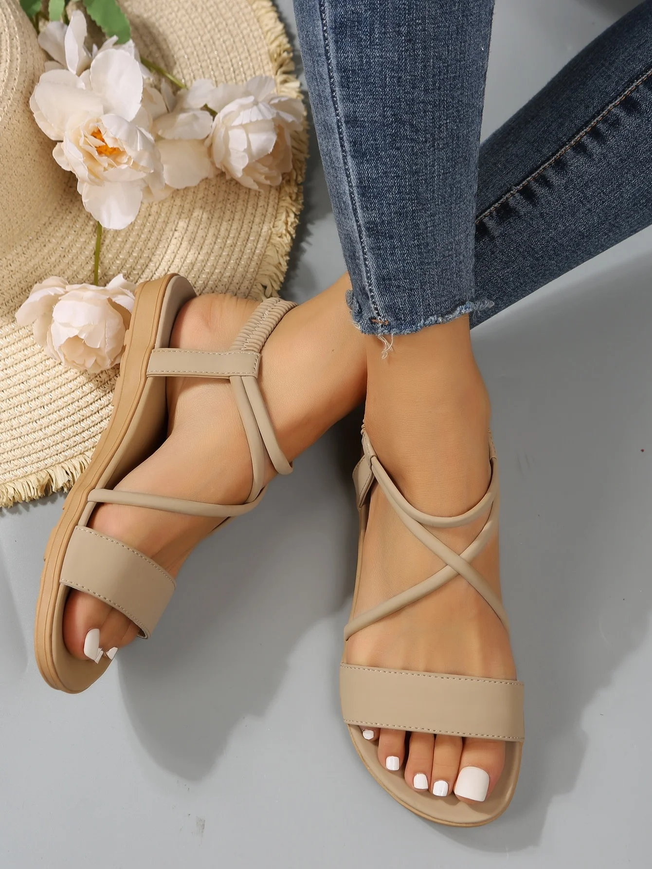 2026 Sommer Damen Flache Sandalen mit Kreuzriemen, offener Zehenpartie, lässige Strandschuhe, Übergrößen 36-45, leichte, bequeme Gehschuhe – Detail 14