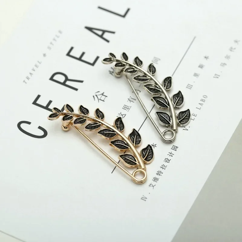 Artistic Retro Alloy Brooch Leaf Shape Neutral Coats Sweaters Cardigans Fixed Accessories Anniversary Celebration Gifts