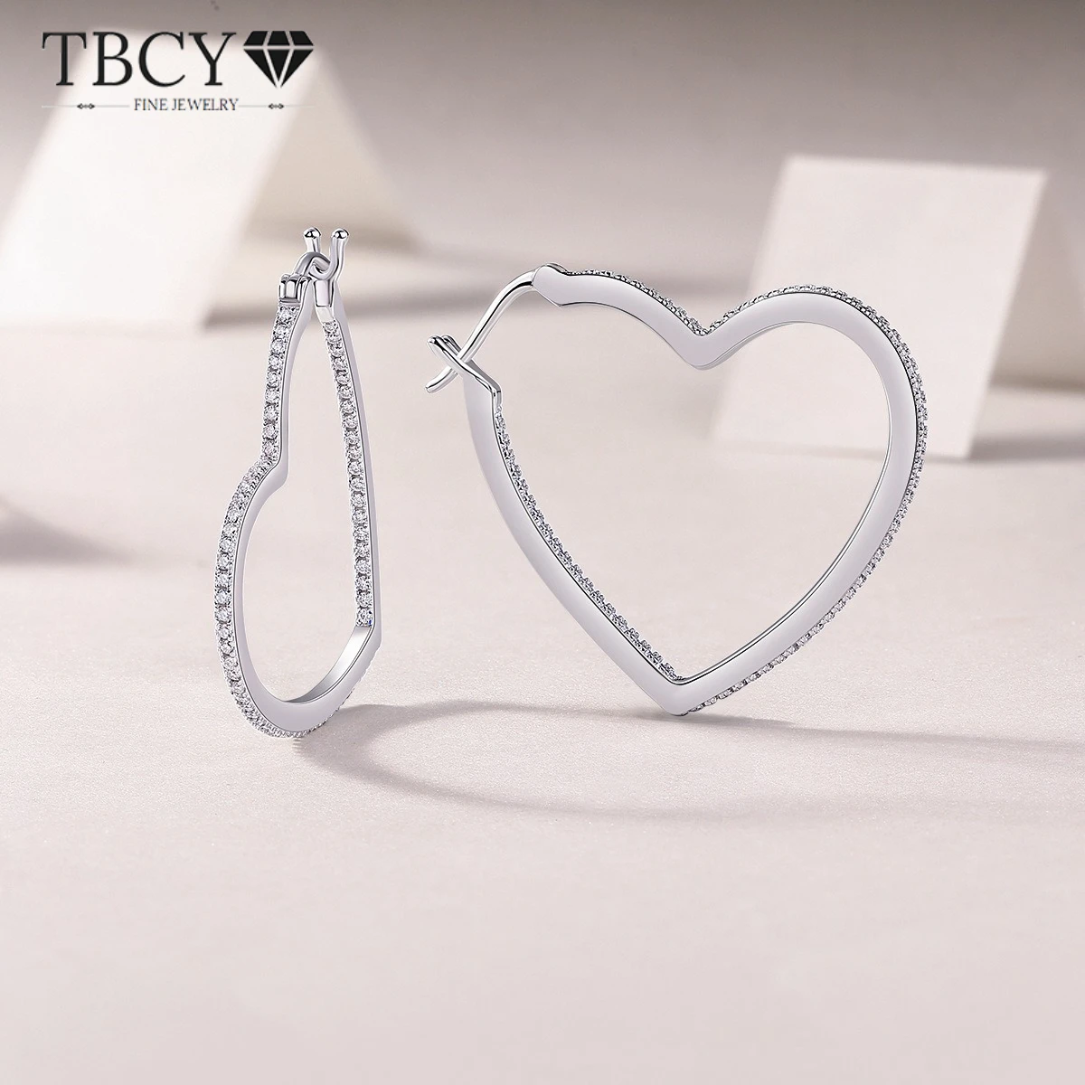 

Серьги-кольца TBCYD с муассанитом D-цвета в форме полого сердца для женщин, серебро S925, классические роскошные ювелирные изделия с имитацией бриллиантов