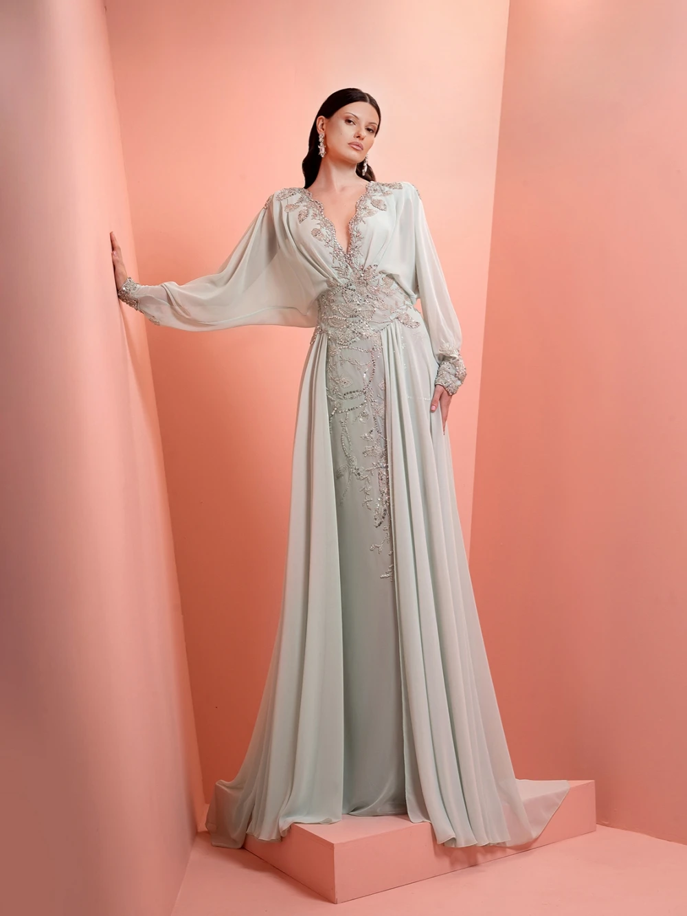 Miętowa zielona sukienka wieczorowa z szyfonu, zdobiona koralikami, o kroju litery A, z dekoltem w serek, długim rękawem, suknia na przyjęcie weselne, nowa, szyta na miarę, olśniewająca suknia na studniówkę 2026.