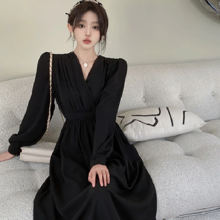 Camiseta Hebe Sle V-Ne de Corte Solto, Comprimento Médio, Efeito Emagrecedor, Camada Base Versátil, Nova Chegada Outono/Inverno, Estilo Coreano...