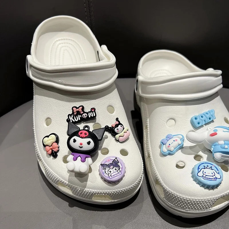 Miniso Cartoon 3D Postura seduta Riso nero Grandi orecchie Cane Fascino Accessori per scarpe Fai da te Scarpe da giardino Sandali Decorazione Regali