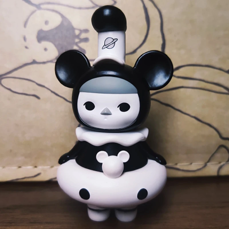 

Original PUCKY Mickey Family Series Blind Box Portable Blind Box Fashion Doll Cute Gift Car Swing Desktop Decoration Collection