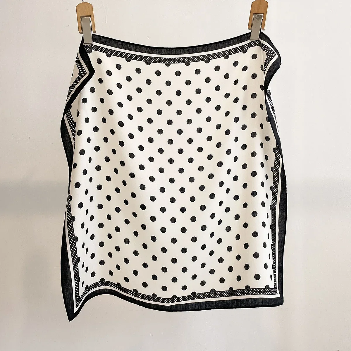 

Luxury Polka Dot Printed Square Scarf For Women Soft Satin Imitation Silk Scarves Bandanas Hijab Neckerchief Elegant Shawl Wraps