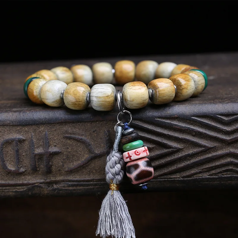 -Style Bone Bracelet, Single-Strand, Featuring A Tibetan Mantra Bead And A Peacock-Shaped Pendant Made Of Malachite