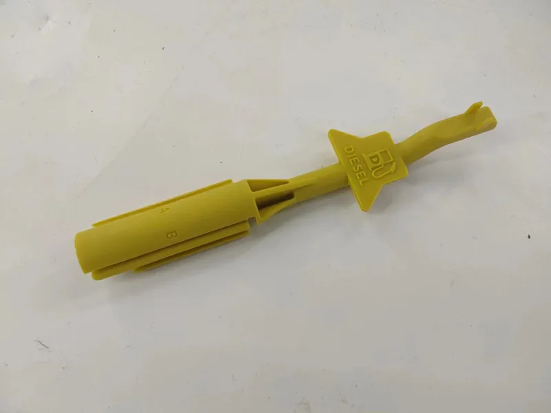 

For Land Rover Range Rover Discovery Fuel Filler Cap Retainer