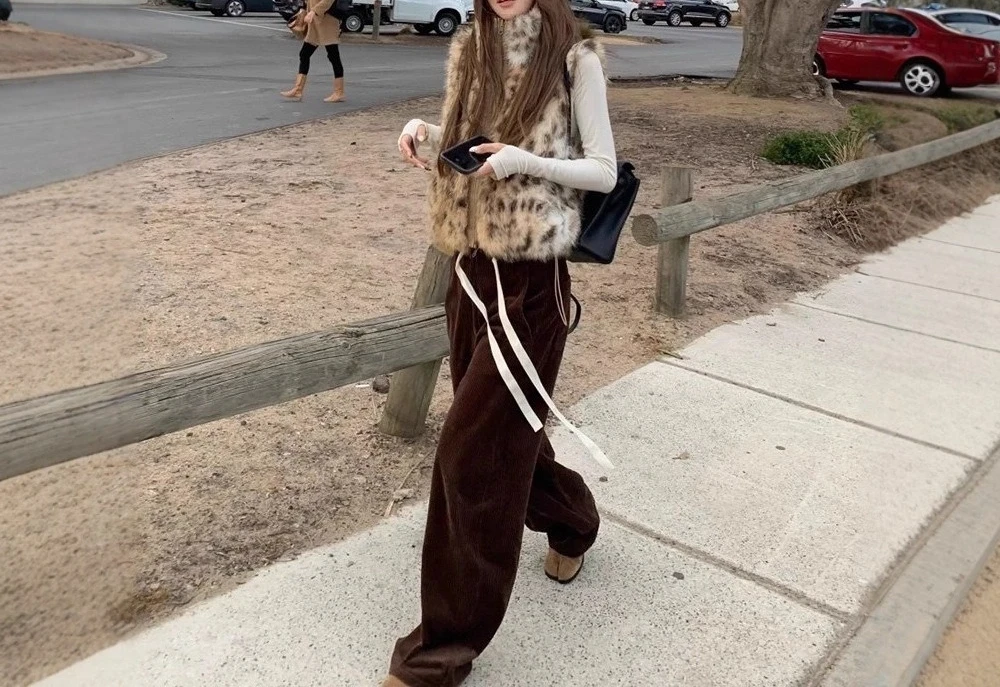 

Retro Design Playful and Fashionable Gradient Snow Milk Leopard Reversible Vest for Women 2025 Autumn and Winter New Fur Coat