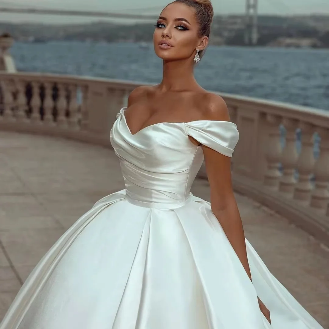 Robe de Mariée Blanche Élégante en Satin, avec Traîne à Balayage, Dos à Lacets, Personnalisée, 2025