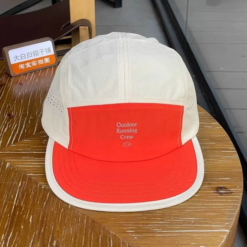 Neue, farblich abgesetzte, schnelltrocknende Baseballkappen, atmungsaktive Sportkappen mit flachem Schirm, leichte Baumwoll-Laufkappen, Freizeitkappen. – Detail 8
