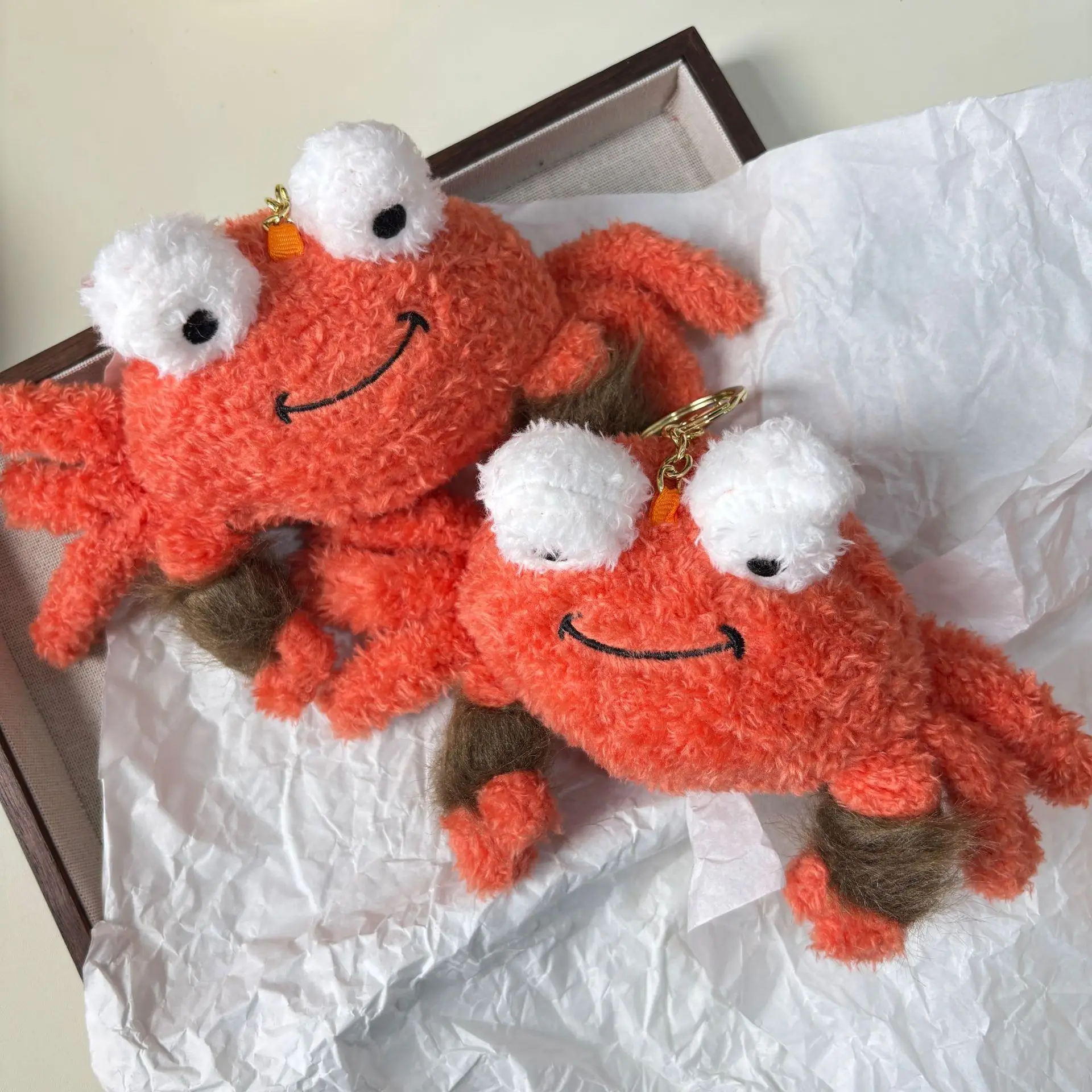 귀엽고 재미있는 큰 눈 게 인형 열쇠고리 창의적인 가방 장식 생동감 있는 게 인형 해양 동물 인형 열쇠고리 선물