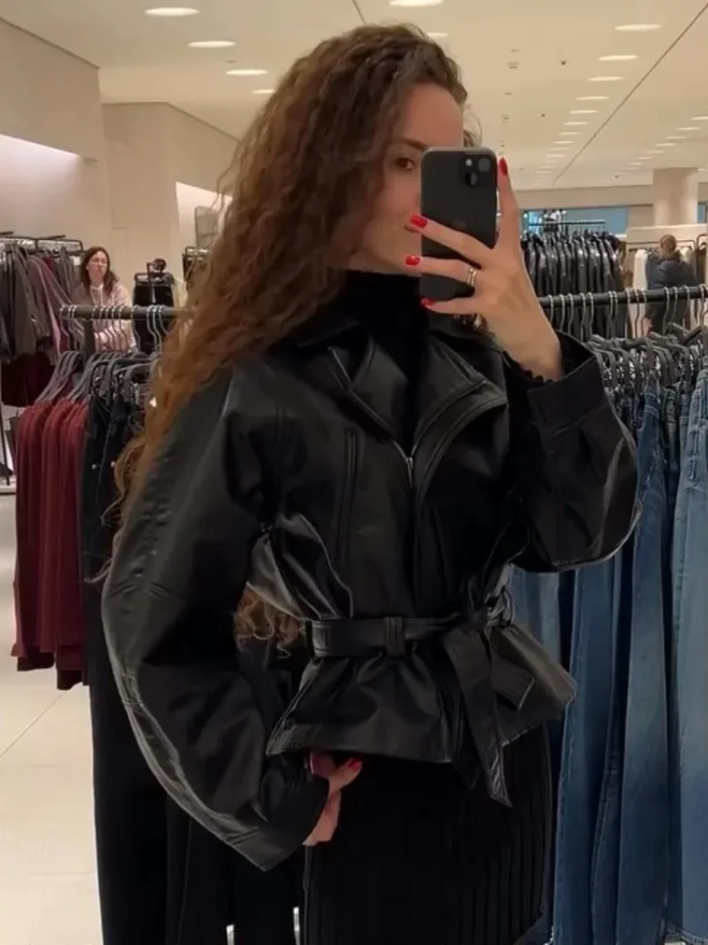 

Женская куртка из искусственной кожи с отложным воротником, осенняя коллекция 2025, повседневная, с длинным рукавом, на шнуровке, модная новинка, женская верхняя одежда из искусственной кожи с поясом, в стиле High Street