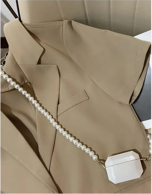 เสื้อผ้าสีขาว 2025 ฤดูร้อนสไตล์เกาหลีเสื้อและกางเกงขาสั้นสําหรับผู้หญิงชุดกางเกงขาสั้นสตรีชุด 2 ชิ้น