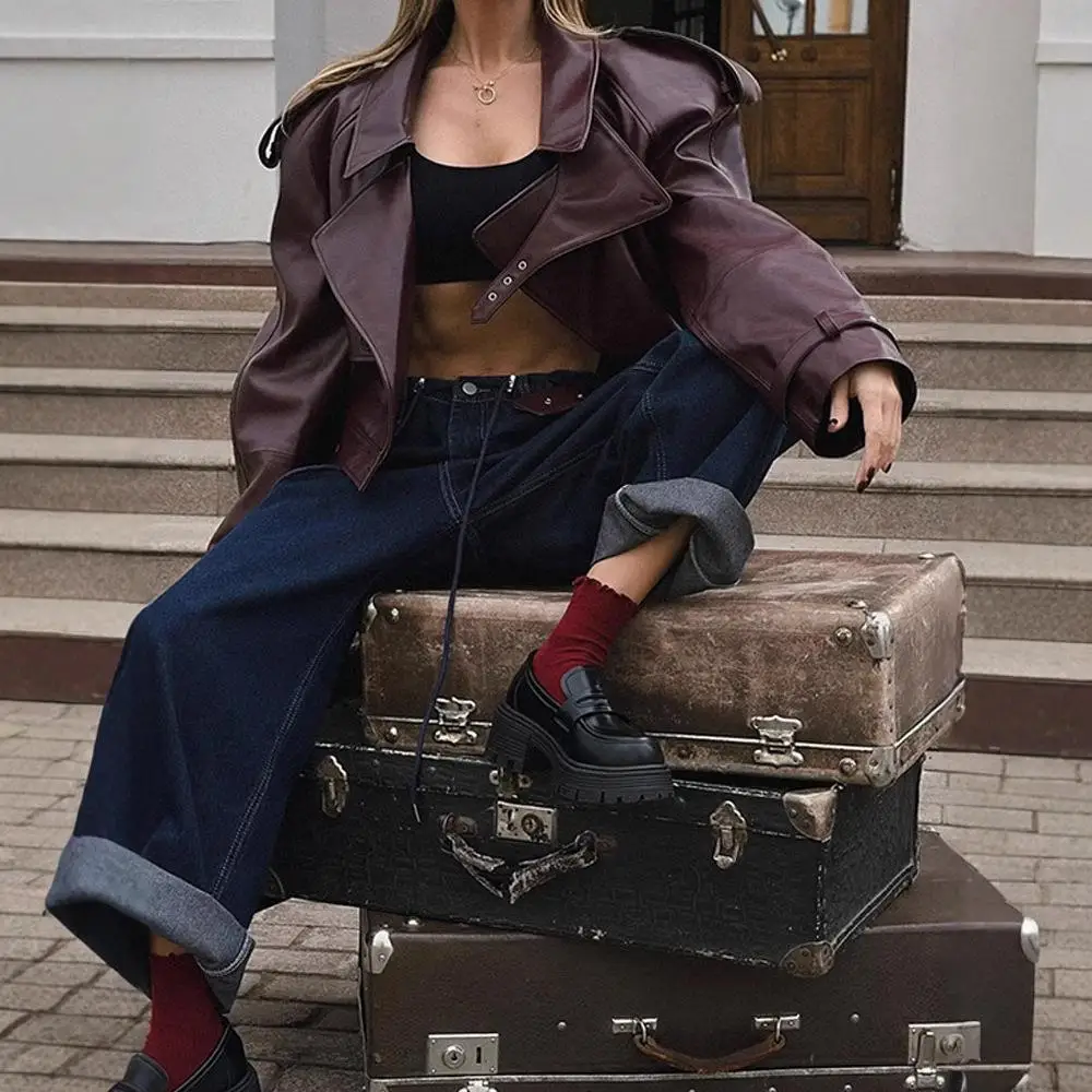 여성용 PU 가죽 재킷 레드 와인 색상 플립 칼라 모터사이클 재킷 조절 가능한 소매 빈티지 스타일 롱 소매 코트