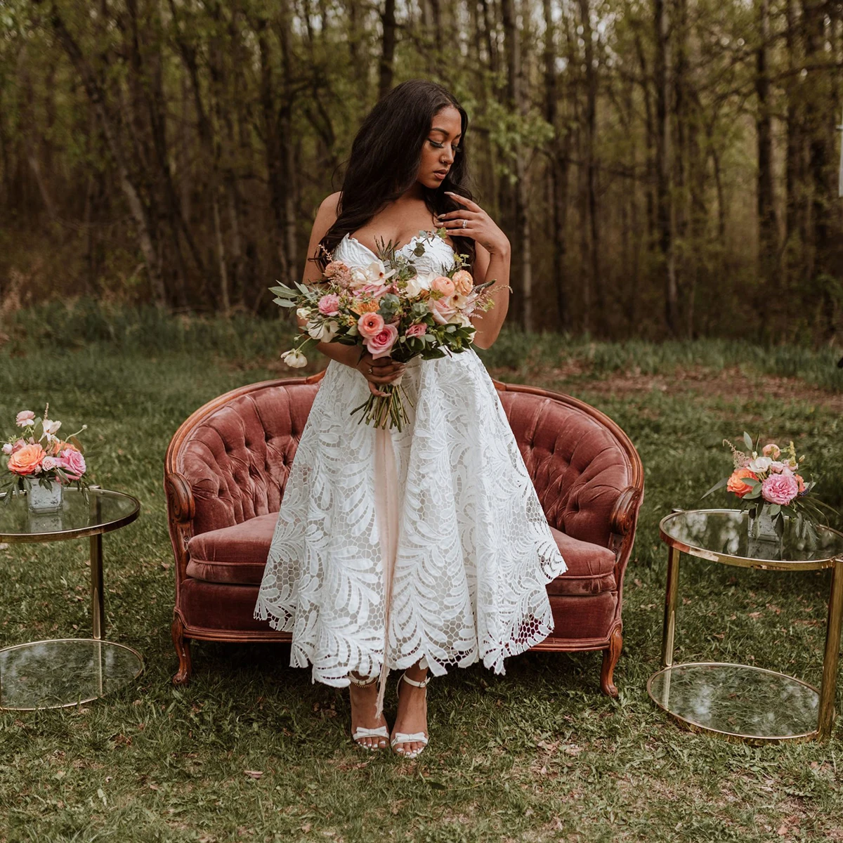 Vestido de novia bohemio sin tirantes hasta el té, vestido de novia de encaje con hojas, corte personalizado en forma de corazón para jardín, vestidos de novia románticos totalmente forrados