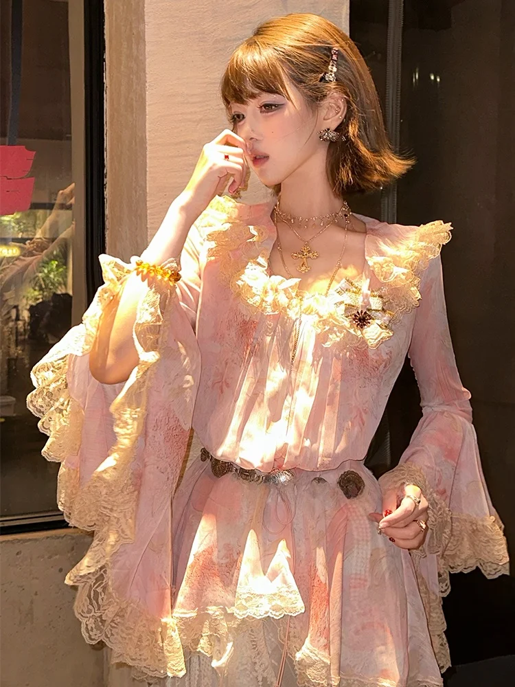 

Нежное шифоновое платье с длинными рукавами, V-образным вырезом, цветочным принтом, кружевной отделкой, рукавами-колокол и завышенной талией, для свиданий и повседневной носки