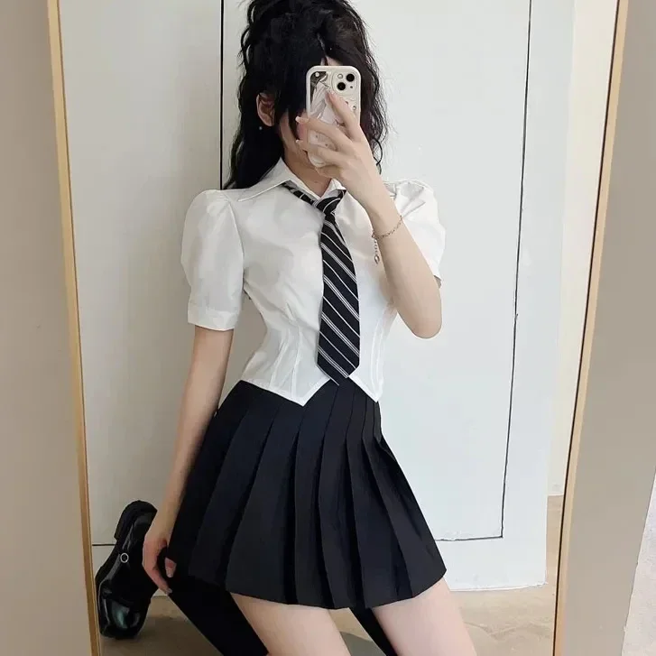 Camicia carina da donna con cravatta a bolle a maniche corte Crop Top estivo skinny Y2k Top T-shirt stile Accademia giapponese T-shirt slim fit