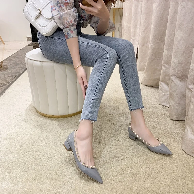 

2023 Luxury Brand Lacquer Leather Riveted High Heels Pointed Shallow Mouth Flat Bottom Versatile Fashion Women's Single Shoe 41