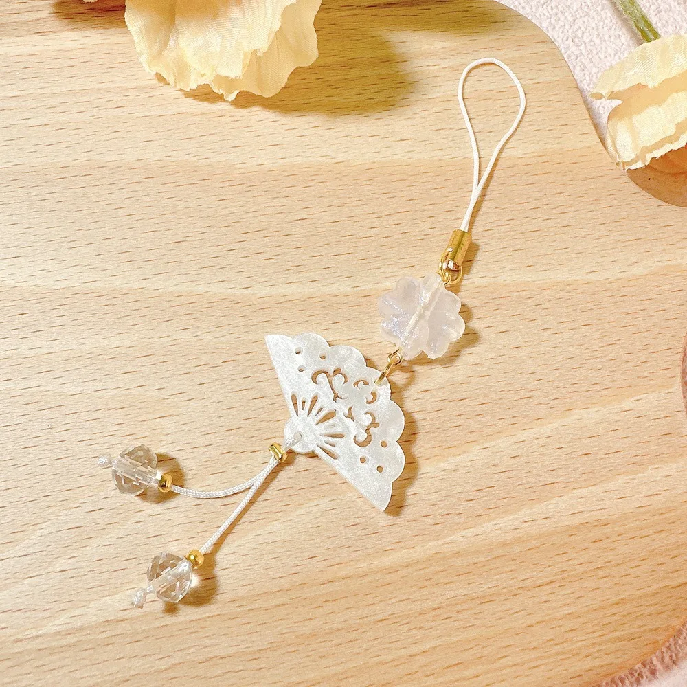 Classical Accessories Four Leaf Clover White Fan Mobile Phone Chain Decoration Mobile Phone Strap Bag Pendant Mobile Phone Strap