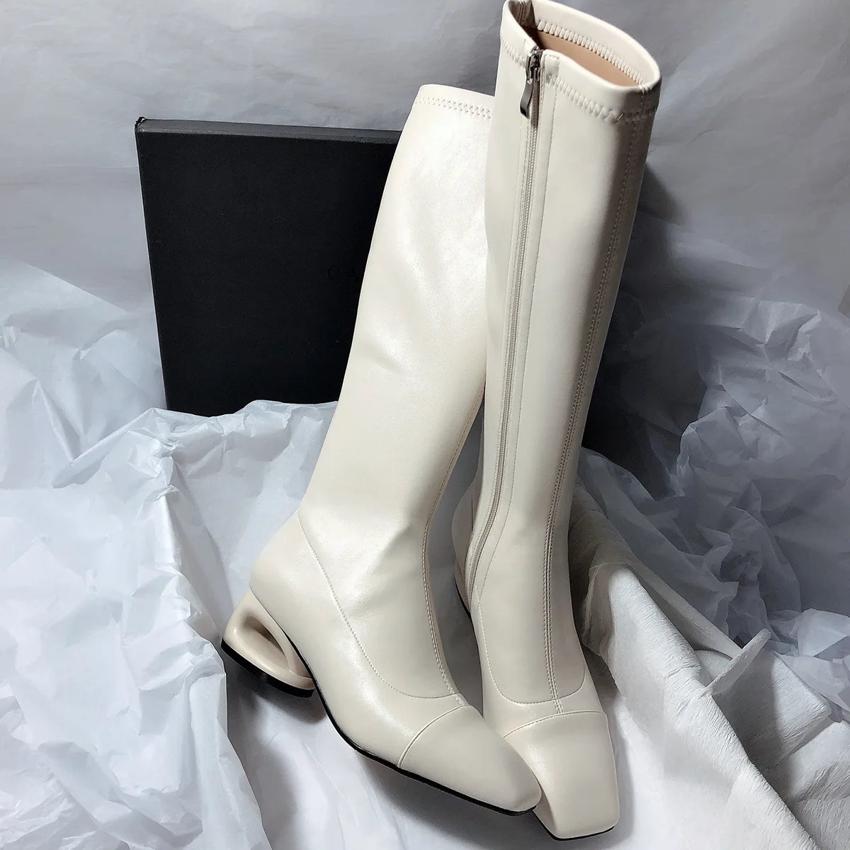 2026 Frühling Hochwertige Vintage Niedrigabsatz Damen Kniehohe Stiefel Modische Elegante Eckige Spitze Ritterstiefel
