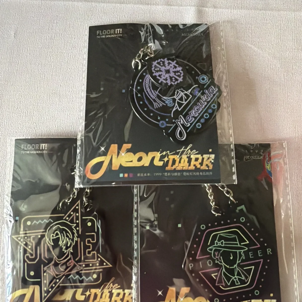Llavero de acrílico estilo luz de neón de cosplay de Mercuria Pioneer J de 1999, auténtico, colgante de dibujos animados, adorno para llavero, regalo