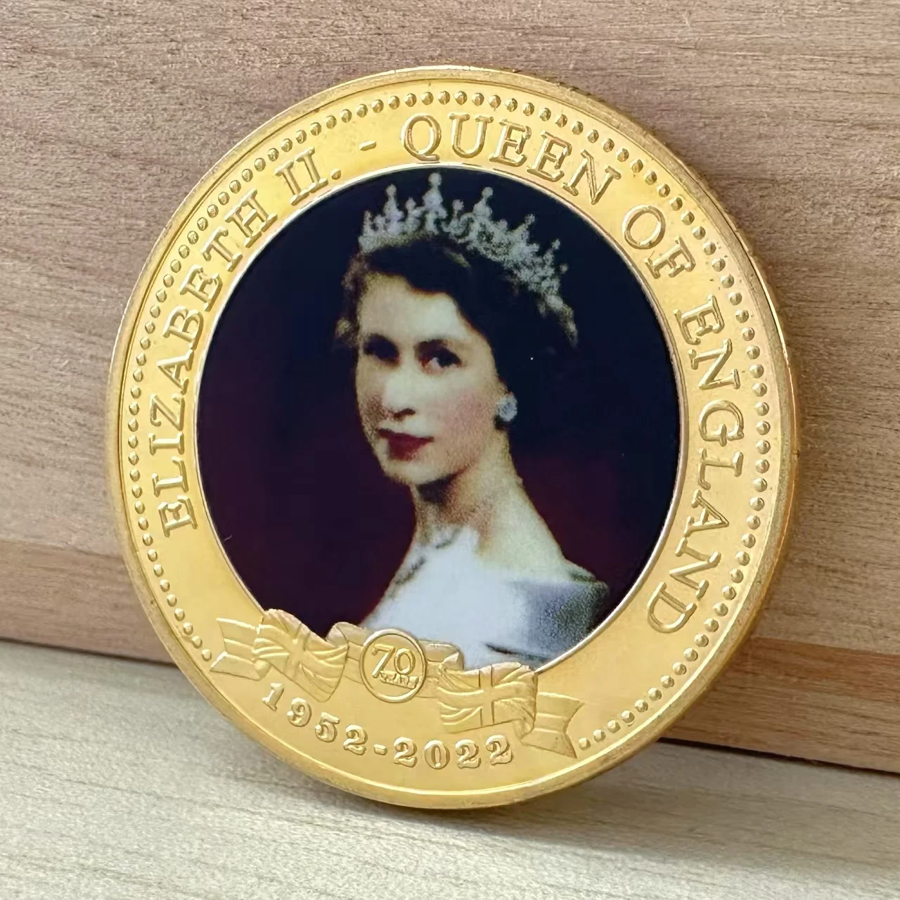 

Gold Queen Elizabeth II Platinum Jubilee Commemorative Coin 70th Anniversary 1952-2022 Souvenir Metal Medal Badge Fan Gift