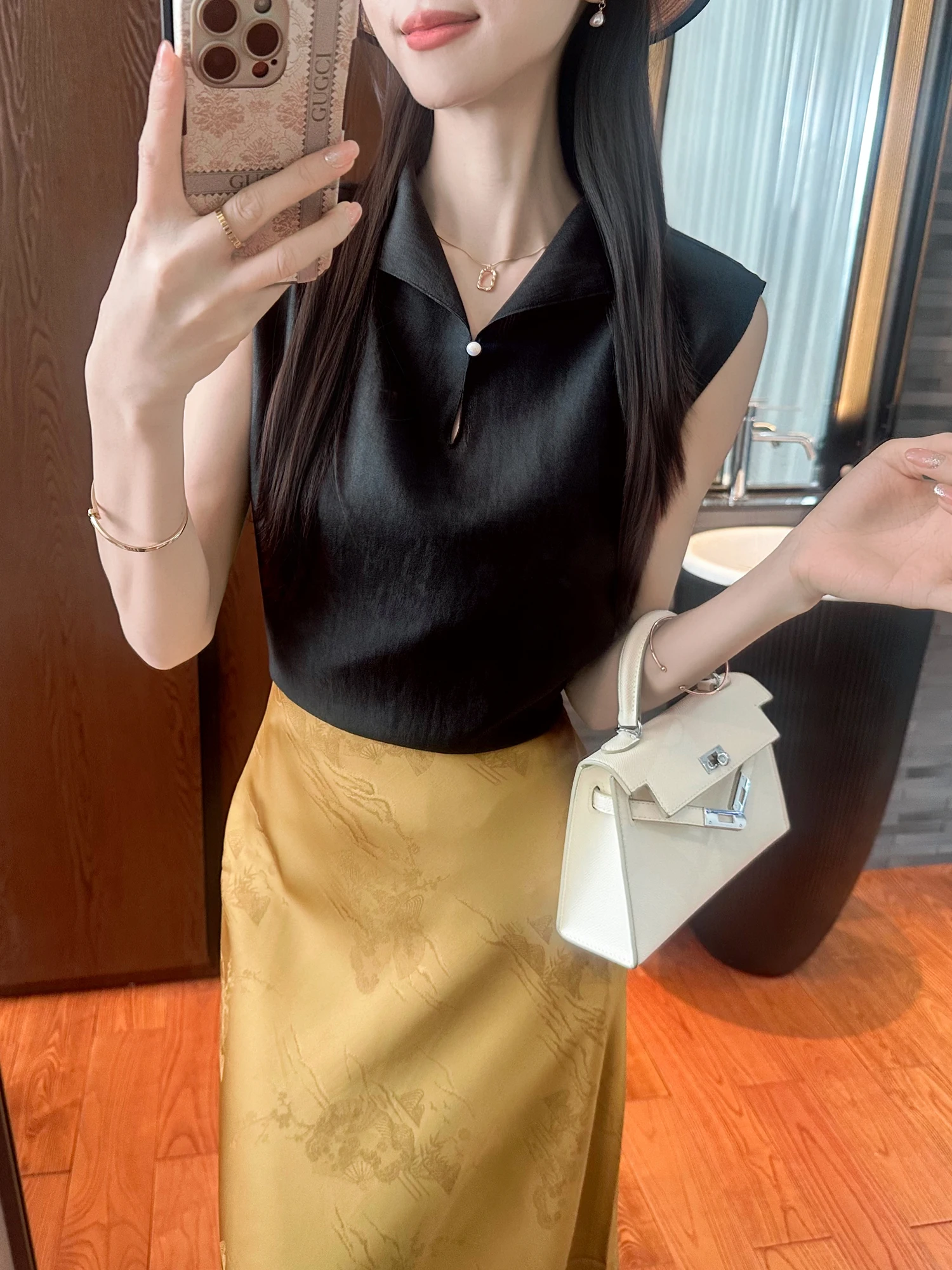 

Elegant Chinese Style Pearl Button Vest New Black Tone Simple Commute Style Women's Shirt Breathable Skin-Friendly Casual Vest