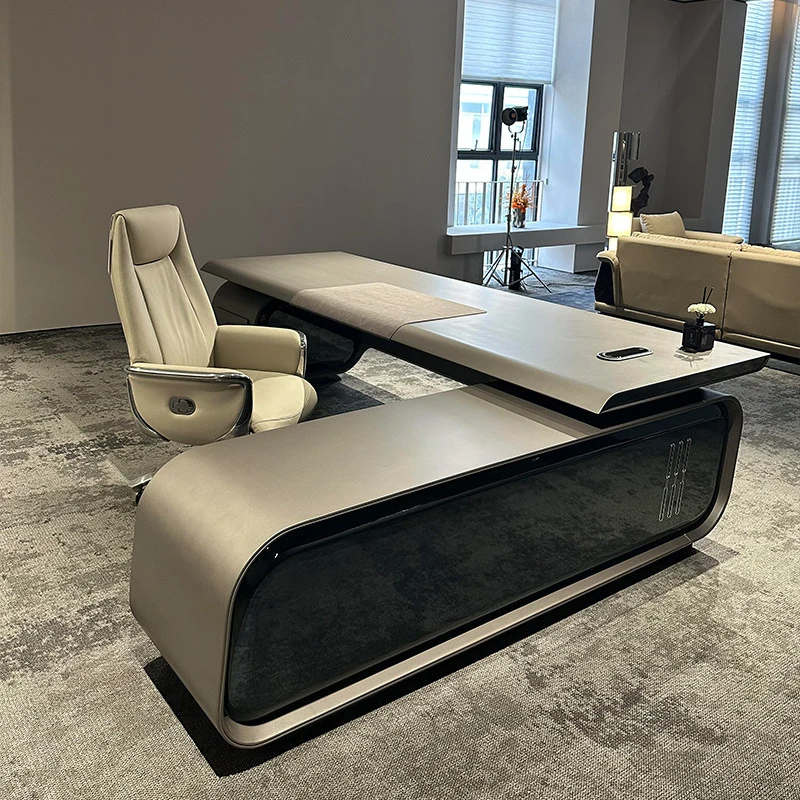 

Роскошь и комфорт: комплект офисного стола и кресла для руководителя, высококлассный набор для генерального директора.