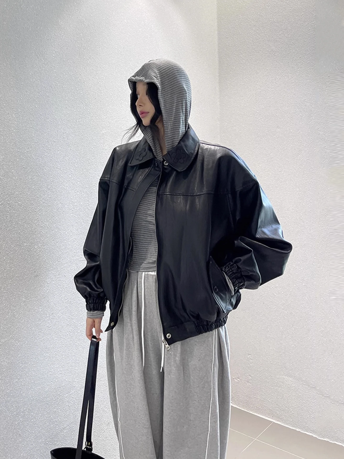 시크한 가을 겨울 롱 코튼 재킷 여성용 PU 가죽 코트 레터 자수 스탠드 칼라 다용도 패셔너블 아우터...