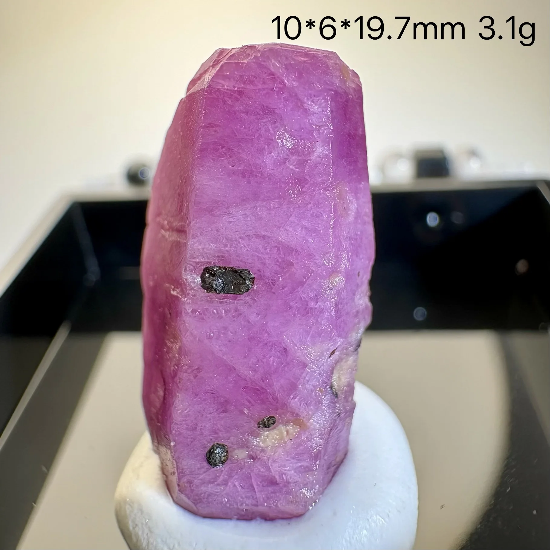 Natural materials, Burmese red corundum, crystal mineral specimens, mineral collection items, fluorite, crystal clusters, quartz