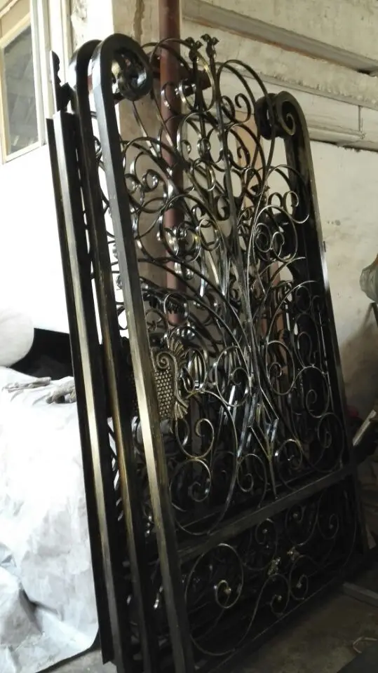 China Aluminium Metal Gate Luxury Decorative Galvanized Steel Fence Railing Handrail Wrought Iron Gate
