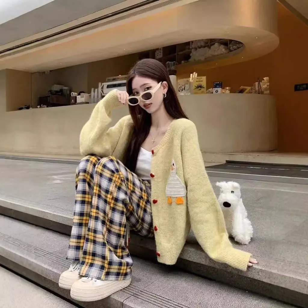 

Women's Heart-Shaped Button Knit Cardigan Early Autumn Sweet Loose Long-Sleeve Sweater Trendy Versatile Japanese Korean Style