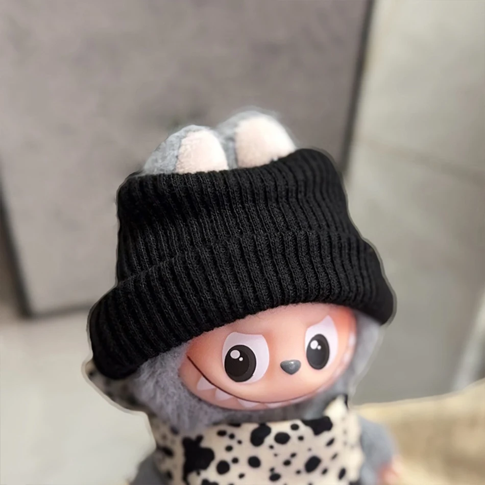 ชุดตุ๊กตา Mini Labubu Pin For Love สีดำ พร้อมสายคาดผม V4 อุปกรณ์เสริมตุ๊กตา ตุ๊กตาผ้าพลัฌ พวงกุญแจสำหรับใช้งานกลางแจ้ง ชุดน่ารัก ของเล่น ของขวัญ