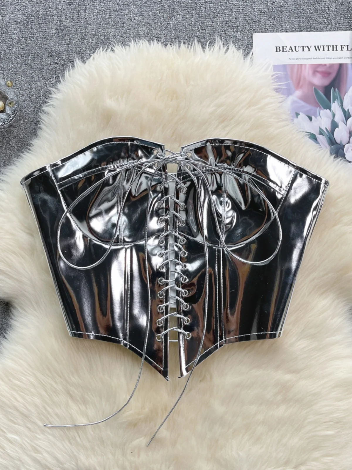 iny Metal Feel Boudoir Sle Wrap Chest Design Belted ort Crop Top Belly Baring Tube Top Base irt for Young Women
